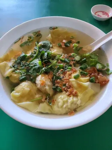 Lemongrass chicken served at Kim Thanh Vietnamese restaurant Winnipeg